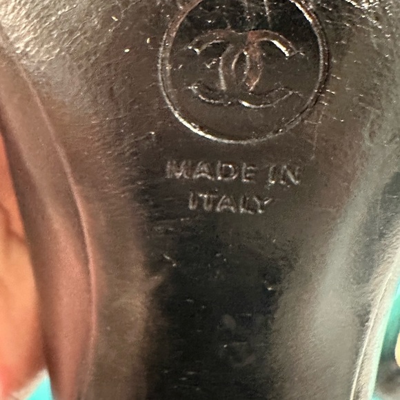 * Chanel Black Leather Pumps Size 6. Gorgeous! - Picture 6 of 10